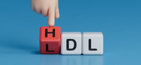 Rysunkowa ręka wskazuje na cholesterol HDL.