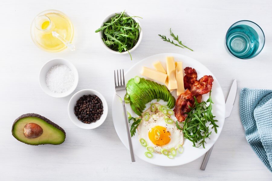 Przykładowy posiłek na diecie niskowęglowodanowej, czyli low carb.