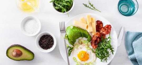 Przykładowy posiłek na diecie niskowęglowodanowej, czyli low carb.