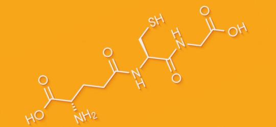 Wzór chemiczny glutationu na pomarańczowym tle.