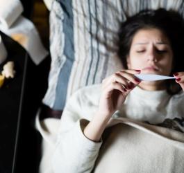 Jak zbić gorączkę? Farmaceutyczne i domowe sposoby