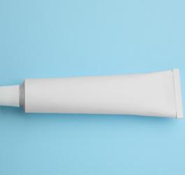 Tubka maści zawierająca klotrimazol w składzie.