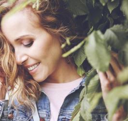 kobieta zioła na cerę