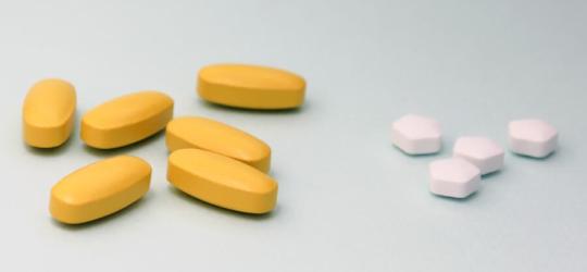 Tabletki zawierające magnez i witaminę B6.