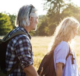Nietrzymanie moczu nie musi odbierać pewności siebie — skuteczne i dyskretne rozwiązania na co dzień