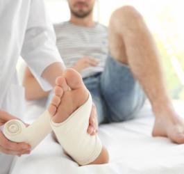 O czym może świadczyć ból stopy?