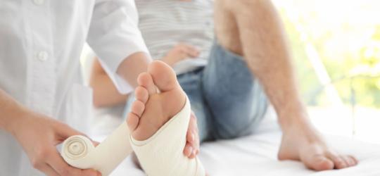 O czym może świadczyć ból stopy?