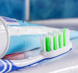 oznaczenia na tubce pasty do zębów