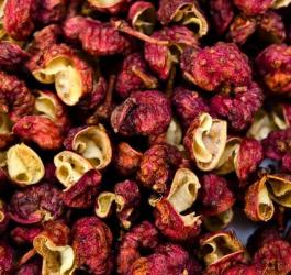 Ziarna pieprzu syczuańskiego.