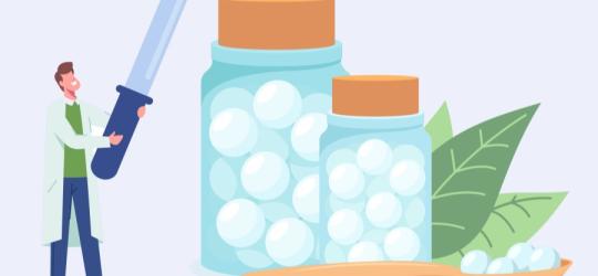 Rysunkowa osoba badająca leki homeopatyczne.