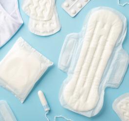 Menstruacyjne przybory higieniczne - podpaski, wkładki higieniczne, tampony.
