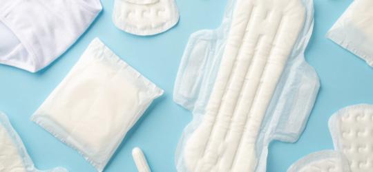 Menstruacyjne przybory higieniczne - podpaski, wkładki higieniczne, tampony.