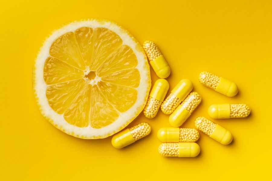 Żółte kapsułki zawierające m.in. rutynę.