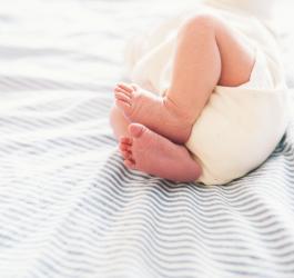 Skąd się biorą i jak zwalczyć zaparcia u niemowlaka?