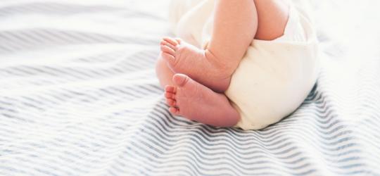 Skąd się biorą i jak zwalczyć zaparcia u niemowlaka?