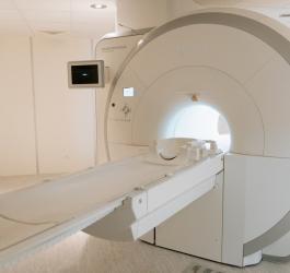 Tomograf wykorzystywany do tomografii komputerowej u pacjentów wymagających diagnostyki obrazowej.