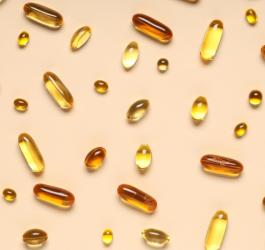 Kapsułki zawierające witaminy ADEK.