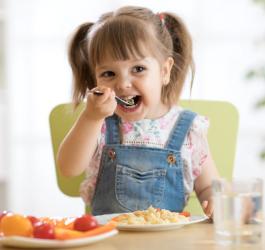 Witaminy w diecie dziecka – jak ułożyć odpowiednią dietę dla dziecka?