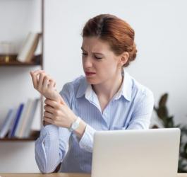 Zespół cieśni nadgarstka - objawy, leczenie, operacja